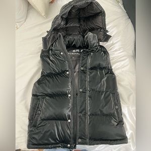 Aritzia super puff vest